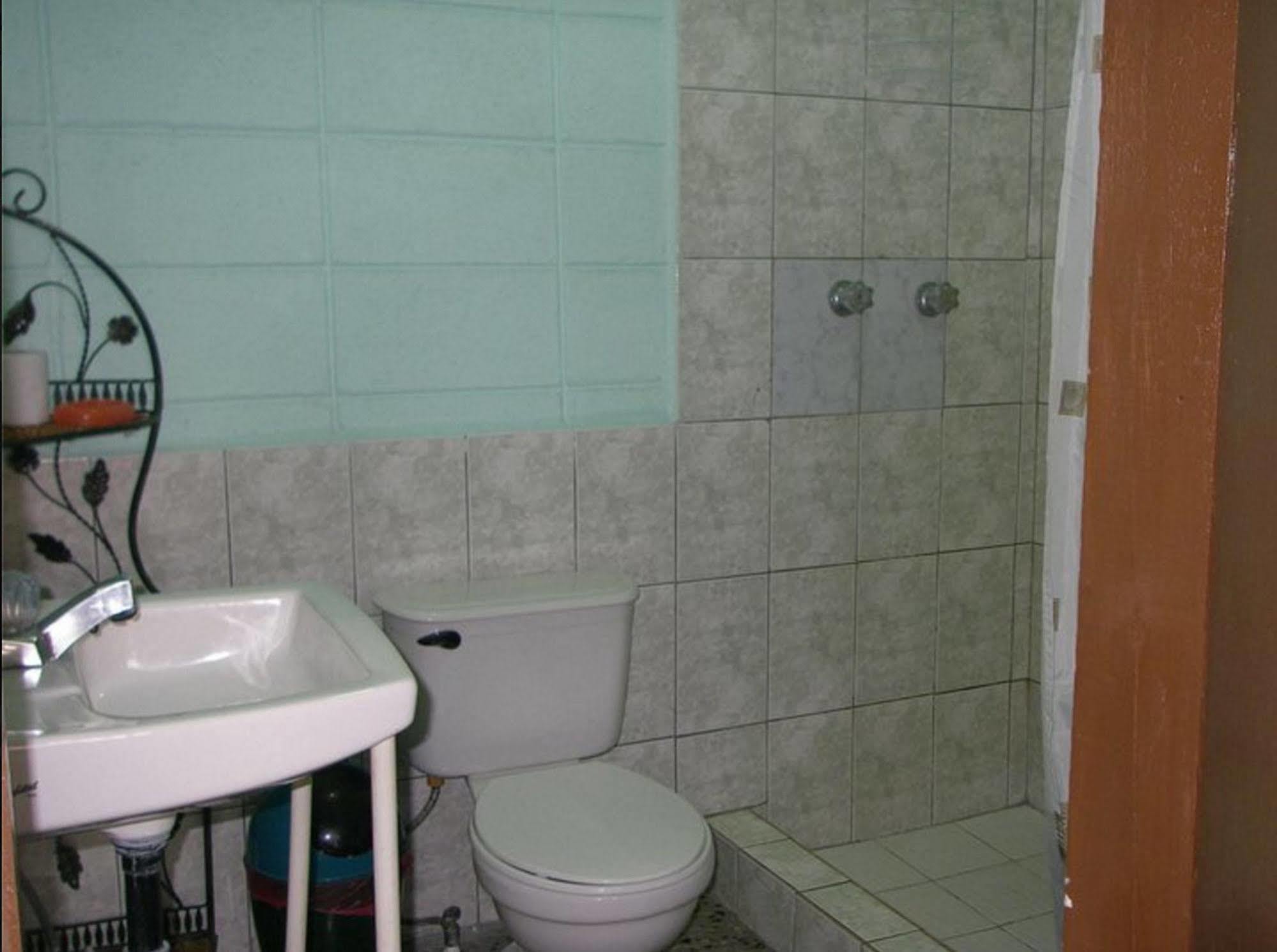 Guesthouse Dos Molinos B&B San Pedro Sula Exterior photo